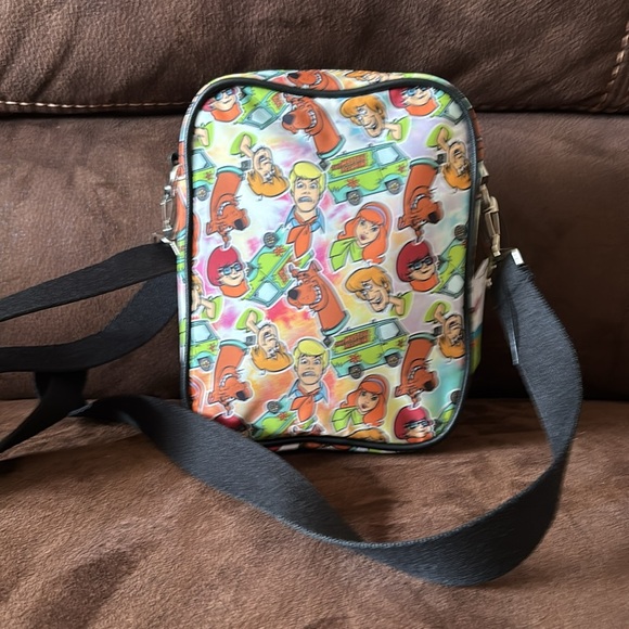 Bioworld Scooby Doo & Gang Crossbody Bag NWT - Picture 2 of 8